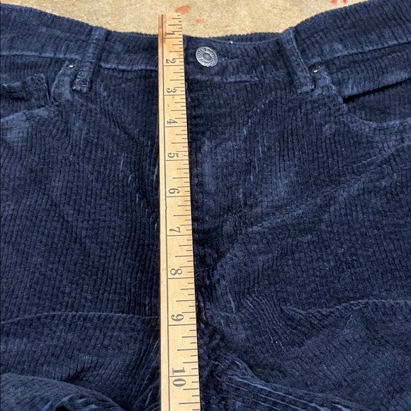 Levi’s Dark indigo Corduroy 721 High rise skinny Pants
Size: 31 - Picture 7 of 9
